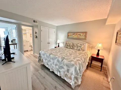 Island Shores Hotels in 