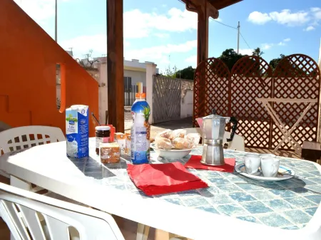 Tanoshii Holiday Home on the Ground Floor with Outdoor Space and Parking Space