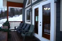 Stoke Cabin by Revelstoke Vacations - 4 stjerner