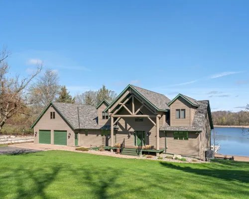 Maple Lake Chalet Hotels in Wright County