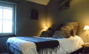 Cottage with Foosball & Garden