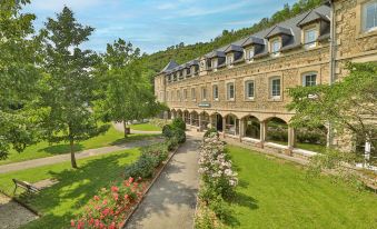 L'Hôtel des Bains - Salles-la-Source
