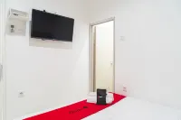 RedDoorz Near Tarumanagara University Hotels in West Jakarta City