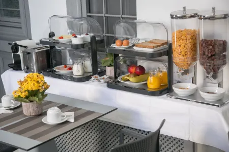 Theodora Suites Отели рядом с достопримечательностью «Sigalas Winery»