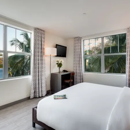 Clinton Hotel South Beach Отели рядом с достопримечательностью «Фламинго Парк»