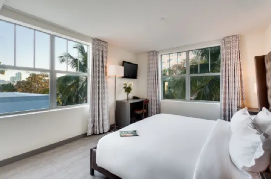 Clinton Hotel South Beach Отели рядом с достопримечательностью «Музей Волфсониан - Международный университет Флориды»