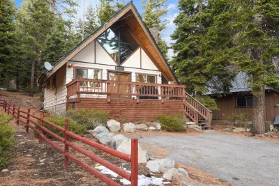 Moose Cabin Year-Round Outdoor Fun w/ BBQ