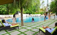 De Leopol Hotel - Rooftop Pools