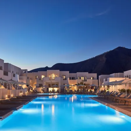 Aqua Blue Beach Hotel Отели рядом с достопримечательностью «Древняя Фира»