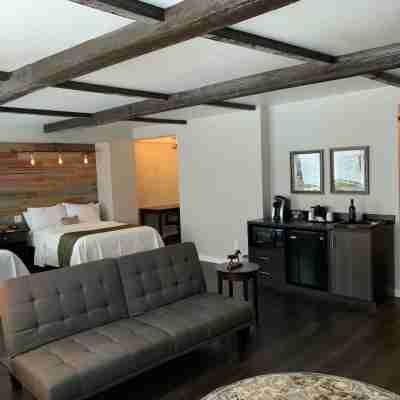 Cedar Stables Inn & Suites Rooms