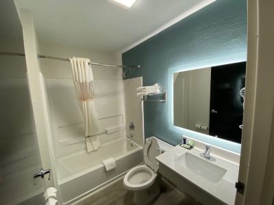 スタンダードクイーンルーム(禁煙) ジャクソンビレ プラザ ホテル & スイーツの写真