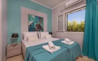 Madini Luxury Villa with Free Pool Heating