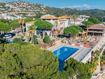 Hotel Roger de Flor by Seleqtta