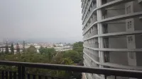 Strategic Studio Apartment at Beverly Dago with Mountain View
