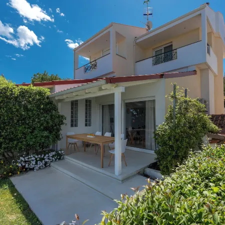 NG Villas Polichrono