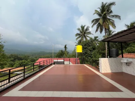 De Royale Summit Home Stay