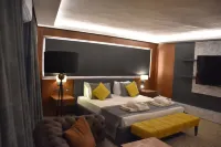 UK Ankara Hotel - Parvekkeita
