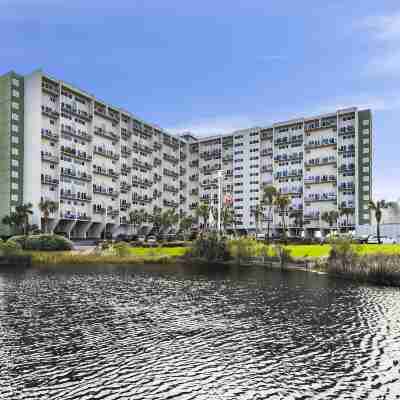Pinnacle Port by Book That Condo Hotel Exterior