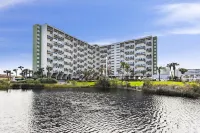 Pinnacle Port by Book That Condo