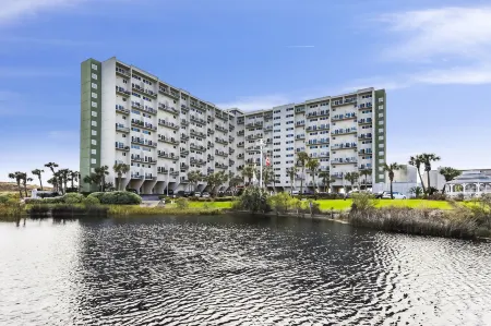 Pinnacle Port by Book That Condo