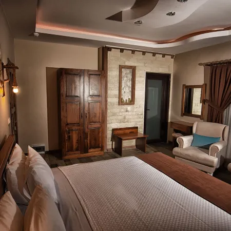 El Nazar Stone Suite