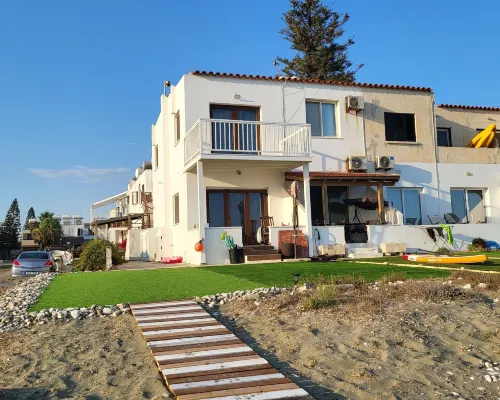 Mattis Seafront Beachhouse Hotels in Perivolia
