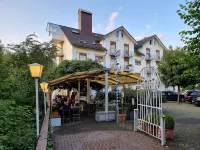 Altes Eishaus, Hotel & Restaurant Hotels in Гіссен