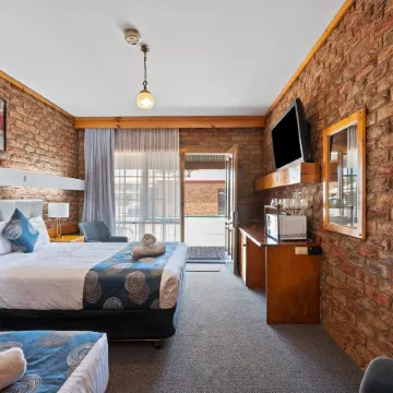 The Settlement Historic Hotel