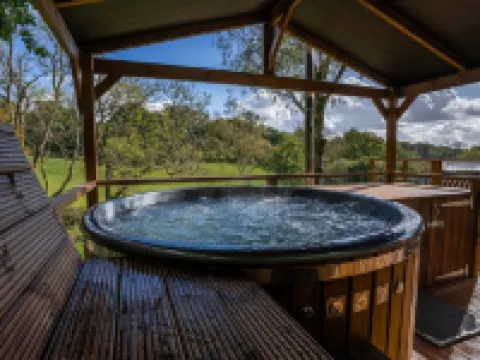 Luna Domes Hotels in Edenbridge