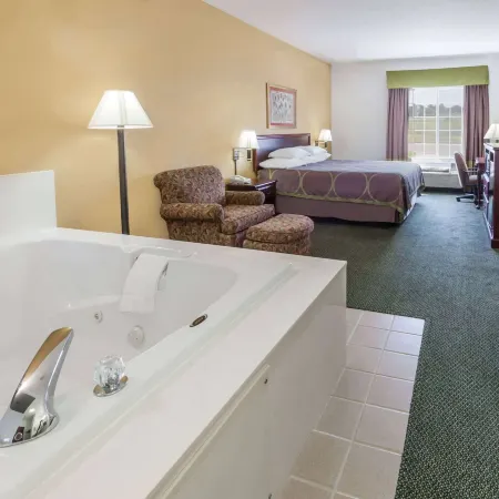 Super 8 by Wyndham Hillsboro TX