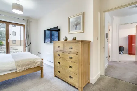 The President Отели рядом с достопримечательностью «Birches Green Evangelical Free Church»