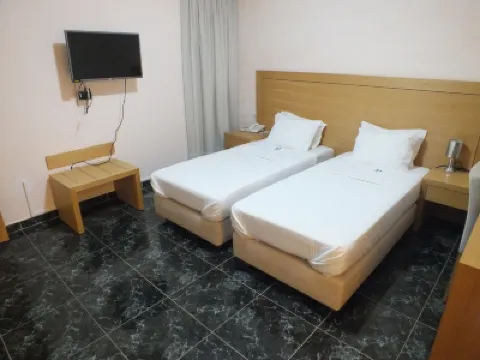 伊爾梅迪納酒店 酒店