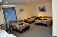 West City Motel Hotels in Sunshine West