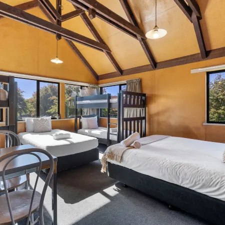 Tasman Holiday Parks - Christchurch Отели рядом с достопримечательностью «Папани»