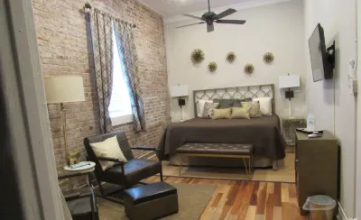 Hamilton House Inn Hotels in Monroe