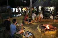 Victoria Falls Backpackers Lodge - พร้อมอาหารเช้า