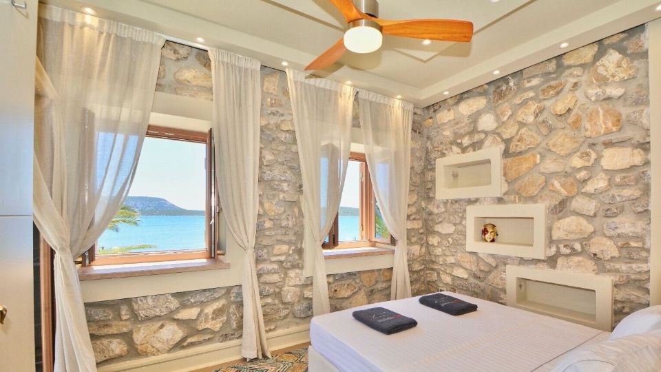 Villasonboard Rock Villa 3 Bed, 3 Bath, Jacuzzi, Seaside Ermioni