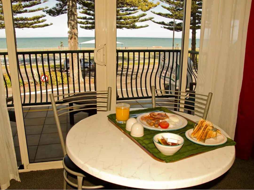 Beachfront Motel 4