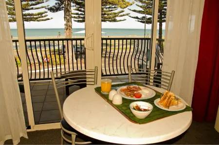 Beachfront Motel Отели в г. Нейпир