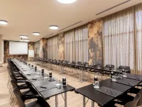 Acta Pirámides Hotels near Madrid Arena