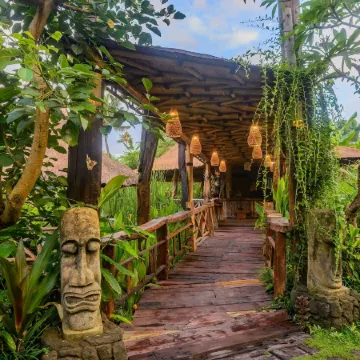 Keramas Sacred River Retreat Resort and Villa Отели рядом с достопримечательностью «Пляж Леби»