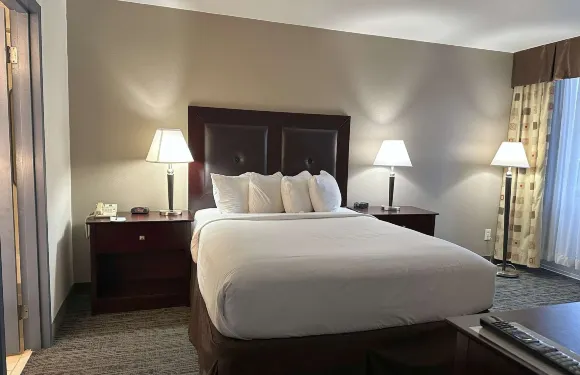 埃弗裏特凱藝套房酒店