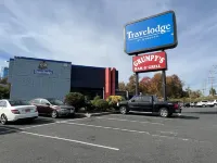 Travelodge by Wyndham Aberdeen - parkir