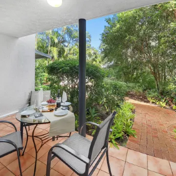 Chez Noosa Holiday Apartments Отели рядом с достопримечательностью «Торгово-развлекательный центр Noosa Junction»