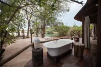 Sindabezi Island Camp