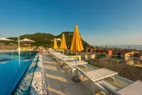 Sky Pool Hotel Sole Garda - Pools
