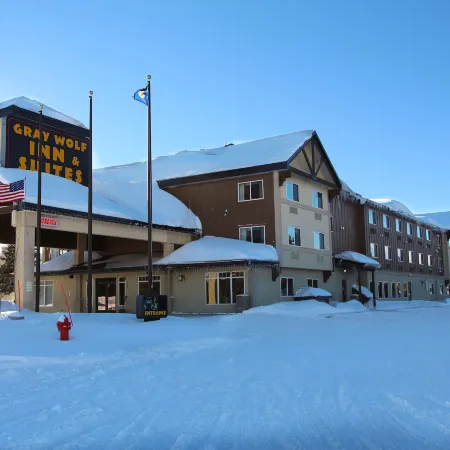 Gray Wolf Inn & Suites