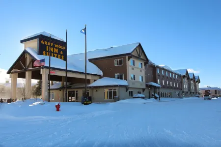Gray Wolf Inn & Suites Отели рядом с достопримечательностью «Chamber of Commerce of West Yellowstone»