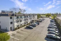 Sutter Inn - parking