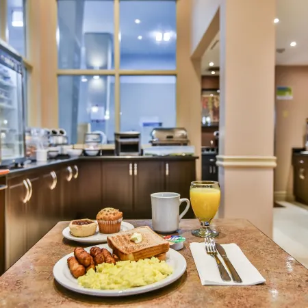Comfort Inn & Suites Ambassador Bridge